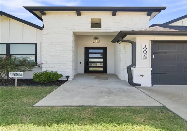 Photo 4 of Single family home for sale at 19025 E Ridgeline Rd, Catoosa, OK 74015 | MLS# 2628491 | Listing updated on 2026-08-31
