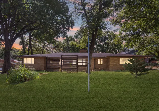 Photo 1 of Single family home for sale at 2210 Skyline Dr, Bartlesville, OK 74006 | MLS# 2628488 | Listing updated on 2026-09-03