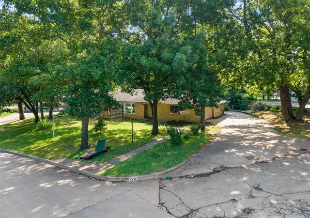 Photo 2 of Single family home for sale at 2210 Skyline Dr, Bartlesville, OK 74006 | MLS# 2628488 | Listing updated on 2026-09-03