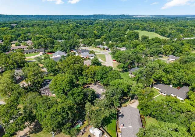 Photo 3 of Single family home for sale at 2210 Skyline Dr, Bartlesville, OK 74006 | MLS# 2628488 | Listing updated on 2026-10-05