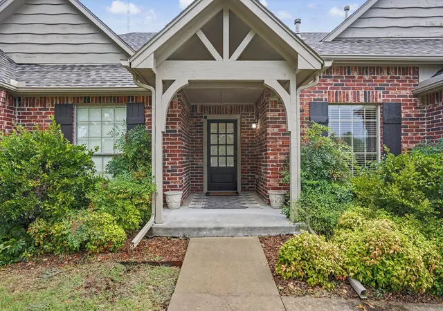 Photo 2 of Single family home for sale at 9279 Black Oak Ln, Sand Springs, OK 74063 | MLS# 2628322 | Listing updated on 2026-08-30