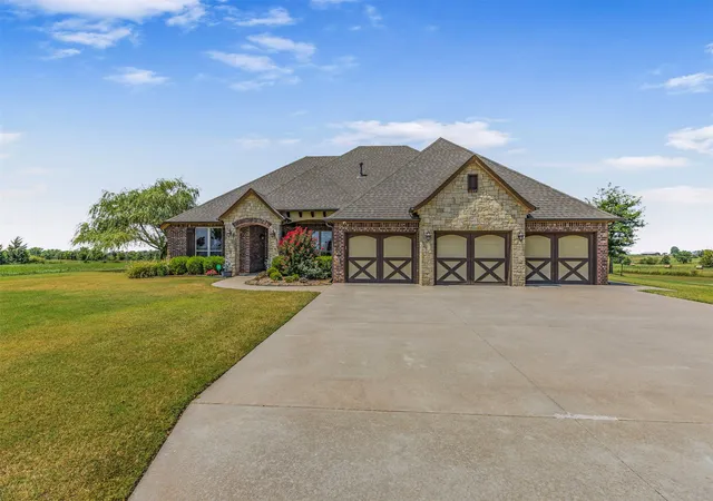 Single family home for sale at 8200 S Big Sky Dr, Talala, OK 74080 | MLS# 2628392