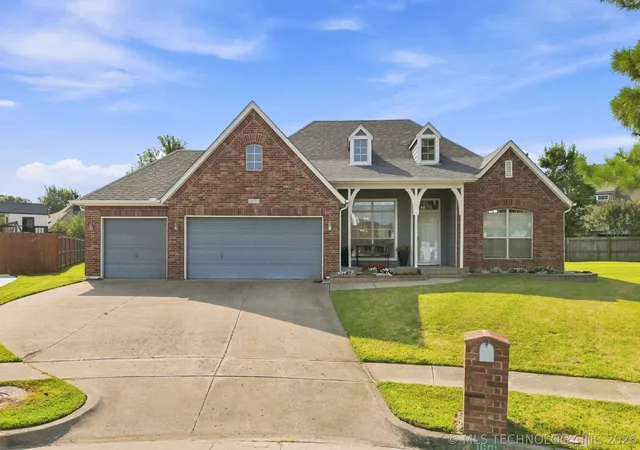 Photo 1 of Single family home for sale at 1601 W Waco St, Broken Arrow, OK 74011 | MLS# 2627693 | Listing updated on 2026-10-05