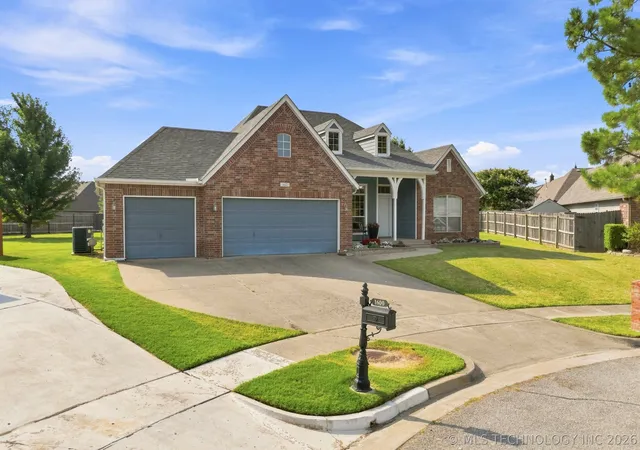 Photo 2 of Single family home for sale at 1601 W Waco St, Broken Arrow, OK 74011 | MLS# 2627693 | Listing updated on 2026-10-05