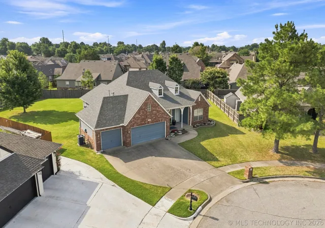 Photo 3 of Single family home for sale at 1601 W Waco St, Broken Arrow, OK 74011 | MLS# 2627693 | Listing updated on 2026-10-05
