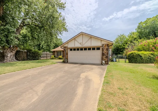 Photo 3 of Sale Pending at 1808 N Chambers Pl, Claremore, OK 74017 | MLS# 2628553 | Listing updated on 2026-09-09