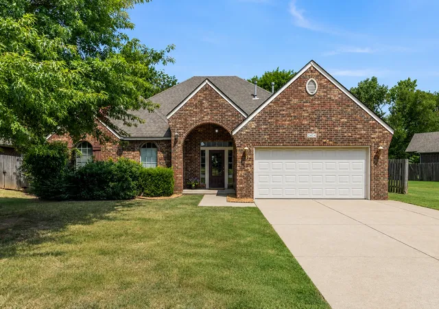 Photo 1 of Single family home for sale at 2404 S 10th Street, Broken Arrow, OK 74012 | MLS# 2628428 | Listing updated on 2026-09-06