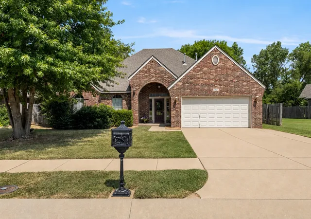Photo 2 of Sale Pending at 2404 S 10th Street, Broken Arrow, OK 74012 | MLS# 2628428 | Listing updated on 2026-10-21