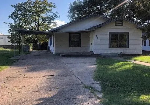 Photo 1 of Single family home for sale at 727 Dorchester Ave, Muskogee, OK 74403 | MLS# 2628294 | Listing updated on 2026-09-02