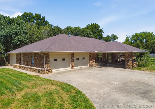 Photo 2 of Sale Pending at 13192 S 209th West Ave, Sapulpa, OK 74066 | MLS# 2628398 | Listing updated on 2026-09-09