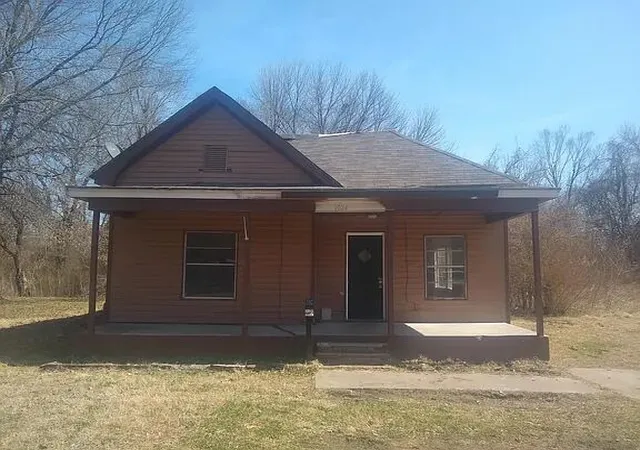 Photo 1 of Single family home for sale at 1024 S C St, Muskogee, OK 74403 | MLS# 2628273 | Listing updated on 2026-09-02