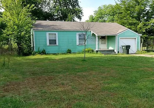 Photo 1 of Single family home for sale at 1601 Center Ln, Muskogee, OK 74403 | MLS# 2628224 | Listing updated on 2026-09-02