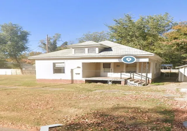 Photo 1 of Single family home for sale at 205 S 10th Street, Muskogee, OK 74401 | MLS# 2628158 | Listing updated on 2026-09-02