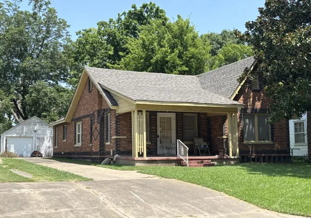 Photo 1 of Sale Pending at 2820 Columbus St, Muskogee, OK 74401 | MLS# 2628623 | Listing updated on 2026-09-11