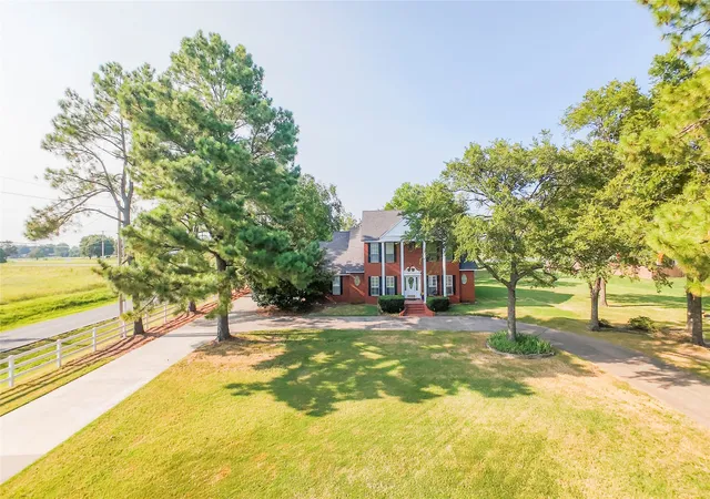 Photo 2 of Sale Pending at 1404 Saddle Brk Dr, Fort Gibson, OK 74434 | MLS# 2628507 | Listing updated on 2026-10-06