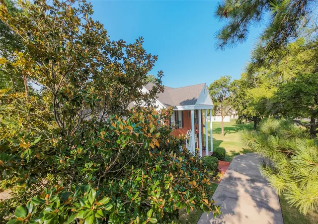 Photo 3 of Sale Pending at 1404 Saddle Brk Dr, Fort Gibson, OK 74434 | MLS# 2628507 | Listing updated on 2026-10-06