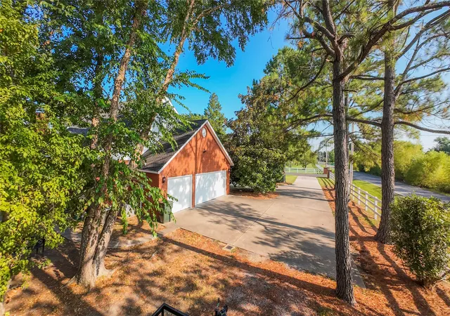 Photo 3 of Sale Pending at 1404 Saddle Brk Dr, Fort Gibson, OK 74434 | MLS# 2628507 | Listing updated on 2026-10-06