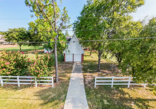 Photo 4 of Sale Pending at 1404 Saddle Brk Dr, Fort Gibson, OK 74434 | MLS# 2628507 | Listing updated on 2026-10-06