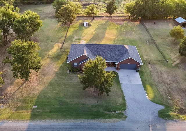 Photo 2 of Single family home for sale at 563 Abshire Cir, Ardmore, OK 73401 | MLS# 2628663 | Listing updated on 2026-09-09