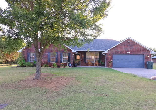 Photo 3 of Single family home for sale at 563 Abshire Cir, Ardmore, OK 73401 | MLS# 2628663 | Listing updated on 2026-09-09