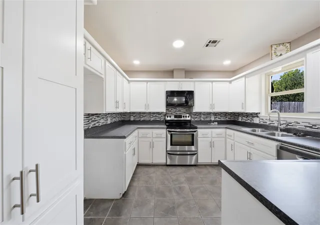 Photo 2 of Single family home for sale at 1452 Paradise Ln, Claremore, OK 74017 | MLS# 2628655 | Listing updated on 2026-09-29