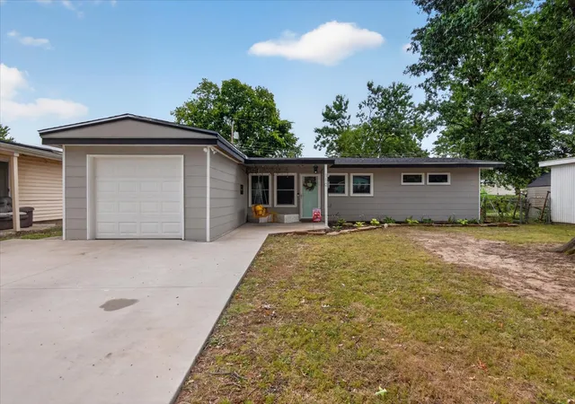 Photo 1 of Sale Pending at 110 Mulberry Ln, Bartlesville, OK 74003 | MLS# 2628705 | Listing updated on 2026-09-24