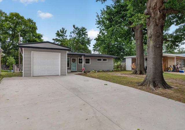 Photo 3 of Sale Pending at 110 Mulberry Ln, Bartlesville, OK 74003 | MLS# 2628705 | Listing updated on 2026-09-24