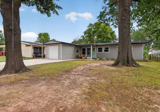 Photo 4 of Sale Pending at 110 Mulberry Ln, Bartlesville, OK 74003 | MLS# 2628705 | Listing updated on 2026-09-24