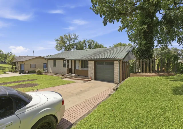 Photo 1 of Sale Pending at 1112 Forest Dr, Sand Springs, OK 74063 | MLS# 2628397 | Listing updated on 2026-09-11