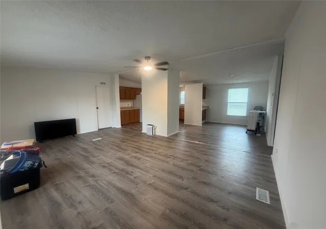Photo 2 of Manufactured home for sale at 427 Spring Crk St, Pryor, OK 74361 | MLS# 2628641 | Listing updated on 2026-09-15