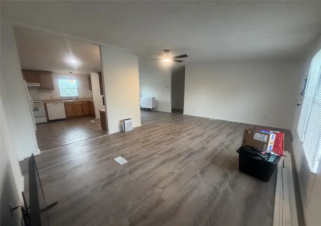 Photo 3 of Manufactured home for sale at 427 Spring Crk St, Pryor, OK 74361 | MLS# 2628641 | Listing updated on 2026-09-15