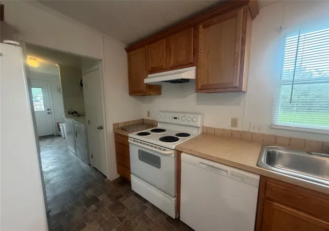 Photo 4 of Manufactured home for sale at 427 Spring Crk St, Pryor, OK 74361 | MLS# 2628641 | Listing updated on 2026-09-15
