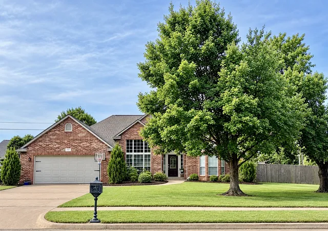 Photo 1 of Single family home for sale at 1217 W Granger St, Broken Arrow, OK 74012 | MLS# 2628613 | Listing updated on 2026-09-11