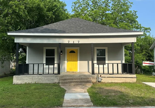 Photo 1 of Single family home for sale at 717 N Alabama Ave, Okmulgee, OK 74447 | MLS# 2628843 | Listing updated on 2026-09-10