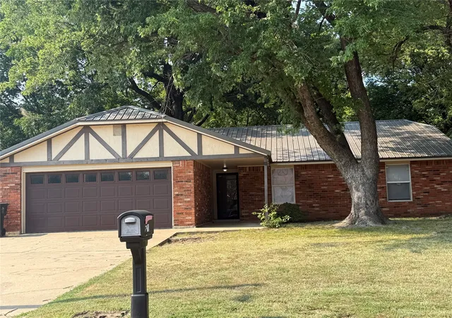 Photo 1 of Single family home for sale at 2000 Deer Run Cir, Muskogee, OK 74403 | MLS# 2628873 | Listing updated on 2026-09-09