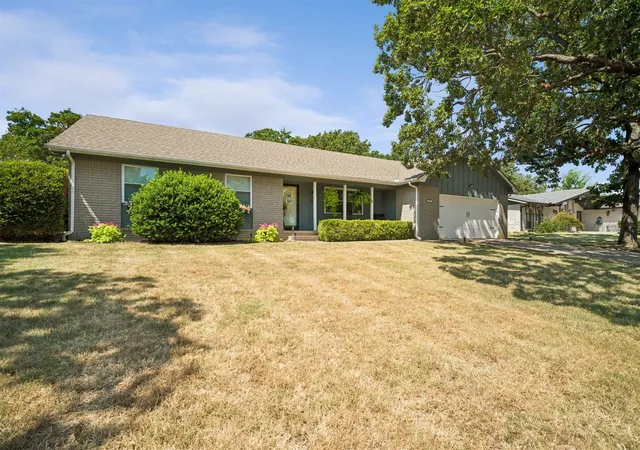 Photo 2 of Single family home for sale at 710 Martin Cir, Sand Springs, OK 74063 | MLS# 2628688 | Listing updated on 2026-09-12