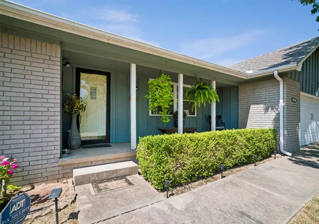 Photo 3 of Single family home for sale at 710 Martin Cir, Sand Springs, OK 74063 | MLS# 2628688 | Listing updated on 2026-09-12