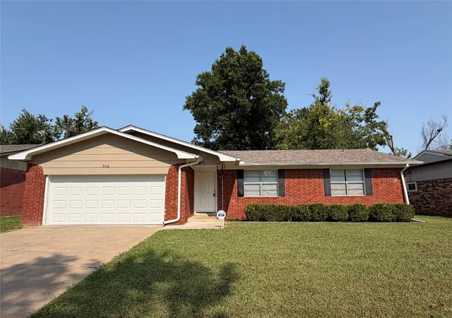 Photo 2 of Sale Pending at 906 S Choctaw Pl, Claremore, OK 74017 | MLS# 2628200 | Listing updated on 2026-09-15