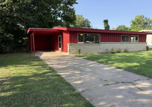 Photo 3 of Sale Pending at 2612 Williams, Muskogee, OK 74401 | MLS# 2628975 | Listing updated on 2026-09-09