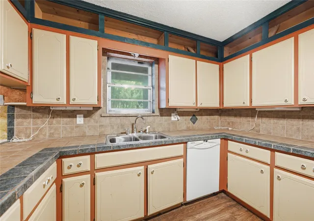 Photo 4 of Sale Pending at 13925 E Crestview Rd, Claremore, OK 74019 | MLS# 2628934 | Listing updated on 2026-09-02