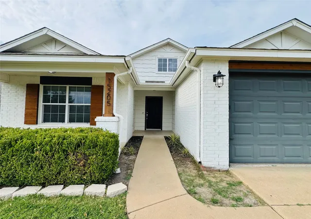 Photo 2 of Sale Pending at 15205 E 108th Place N, Owasso, OK 74055 | MLS# 2628307 | Listing updated on 2026-09-17
