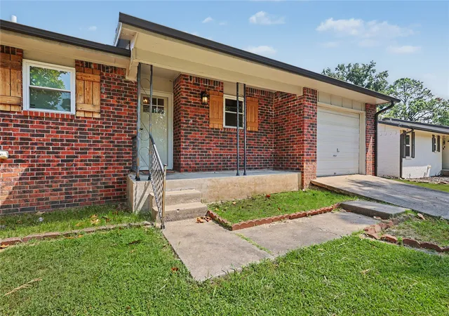 Photo 3 of Sale Pending at 307 Dogwood Dr, Tahlequah, OK 74464 | MLS# 2628998 | Listing updated on 2026-08-31