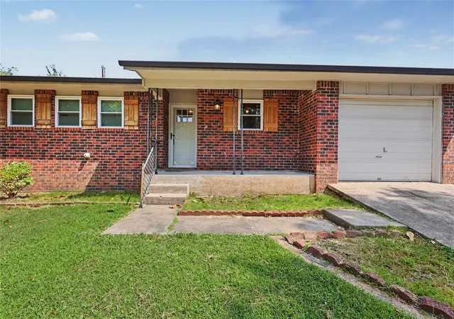 Photo 3 of Sale Pending at 307 Dogwood Dr, Tahlequah, OK 74464 | MLS# 2628998 | Listing updated on 2026-08-31