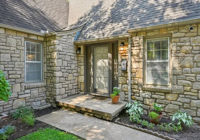 Photo 3 of Sale Pending at 3308 S Utica Ave, Tulsa, OK 74105 | MLS# 2627602 | Listing updated on 2026-09-06