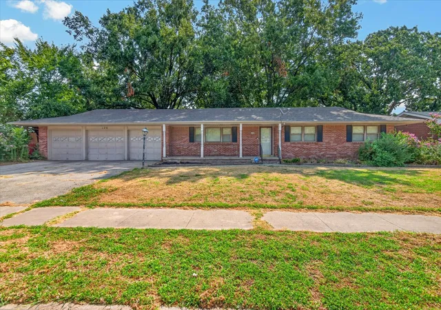 Photo 2 of Single family home for sale at 126 Mulberry Ln, Bartlesville, OK 74003 | MLS# 2628725 | Listing updated on 2026-09-03