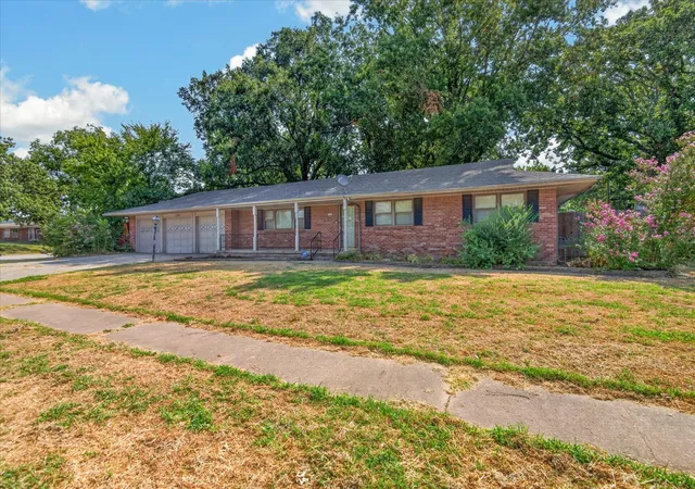 Photo 3 of Sale Pending at 126 Mulberry Ln, Bartlesville, OK 74003 | MLS# 2628725 | Listing updated on 2026-09-22