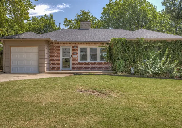 Photo 1 of Sale Pending at 2433 S Gary Pl, Tulsa, OK 74114 | MLS# 2629103 | Listing updated on 2026-09-13