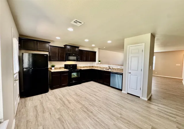 Photo 4 of Sale Pending at 7309 S Gardenia Ave, Broken Arrow, OK 74011 | MLS# 2629091 | Listing updated on 2026-09-11