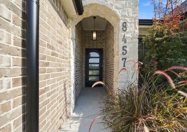 Photo 2 of Sale Pending at 8457 Spring Crk Ct, Claremore, OK 74019 | MLS# 2628864 | Listing updated on 2026-10-02
