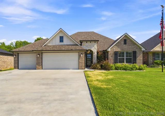 Photo 3 of Sale Pending at 8457 Spring Crk Ct, Claremore, OK 74019 | MLS# 2628864 | Listing updated on 2026-10-02